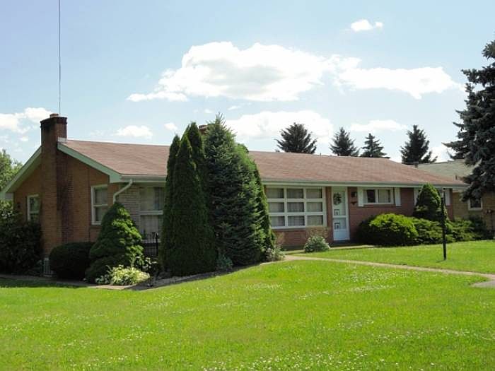 1st image of 17607 Woodlawn Dr
