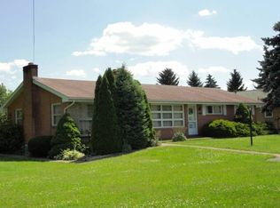 17607 Woodlawn Dr, Hagerstown, MD 21740