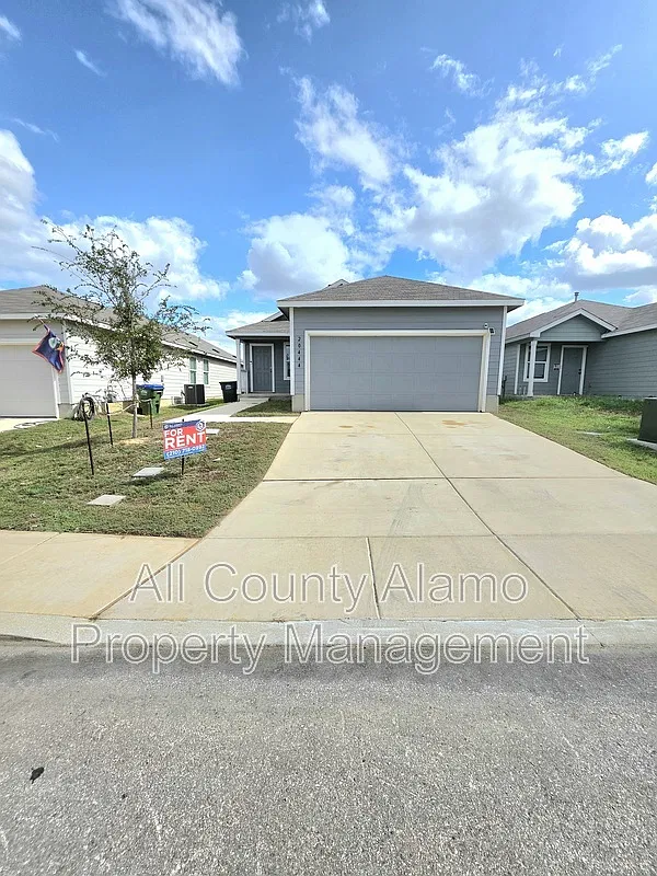 3 bed, 2.0 bath, 1450 sqft, $1,550 — Photo 2