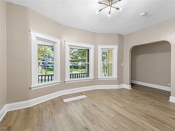 4th image of 4064 E 136th St