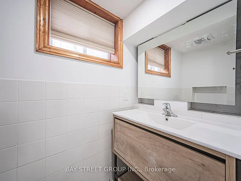 538 Queens Dr #BASEMENT — Photo 12