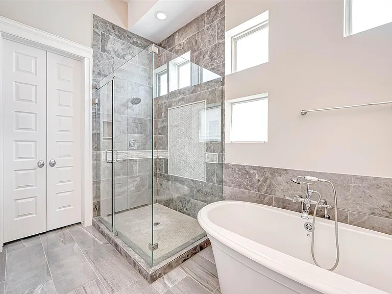 715 Algona Ave — Photo 34