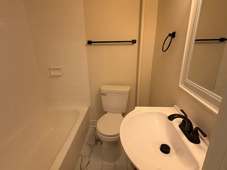 16 N Locust St #1 — Photo 7
