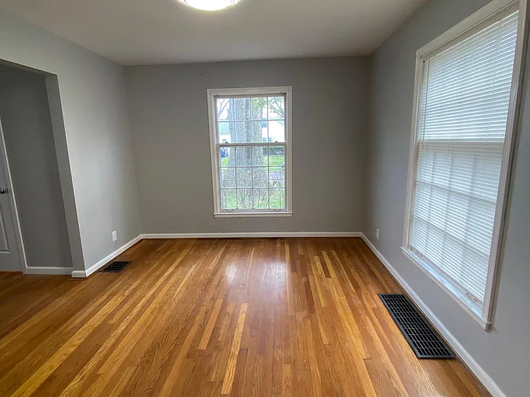 736 Chelsea Ave — Photo 10