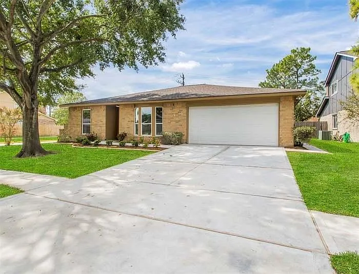10022 Old Towne Ln — Photo 2