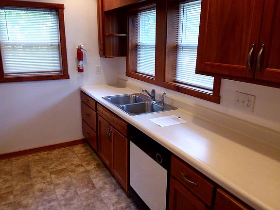 5th image of 112 N Union St
