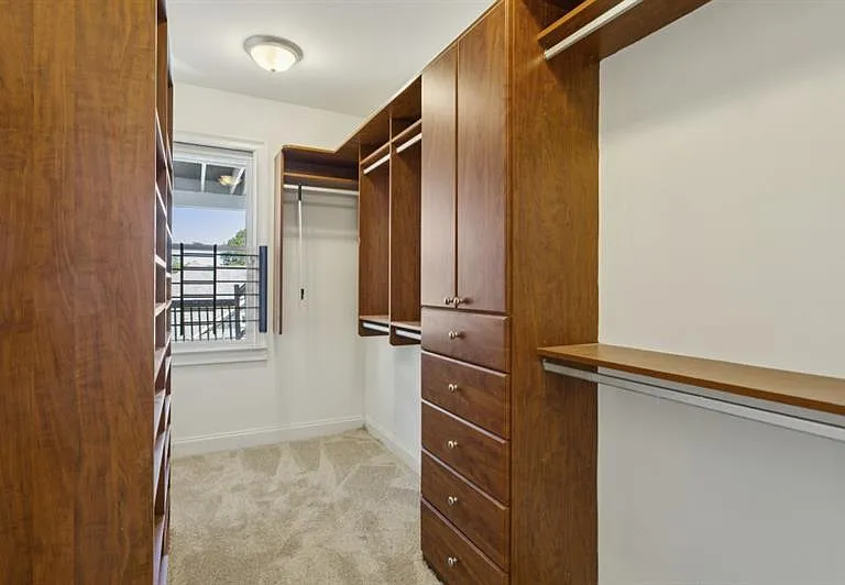 546 Highland Ave NE — Photo 25