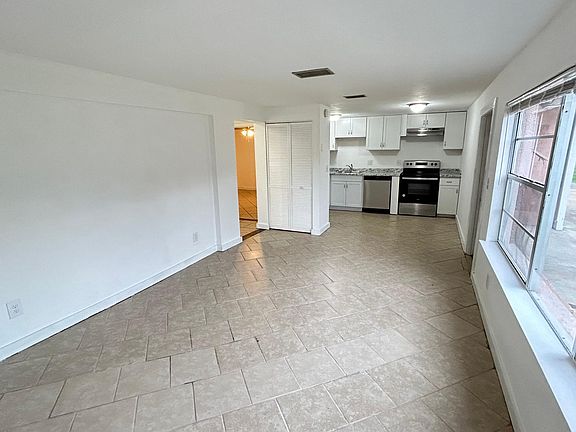 2nd image of 313 Laurel St APT 3