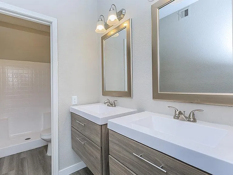 The Residences at Palm Valley Apartments — Photo 36