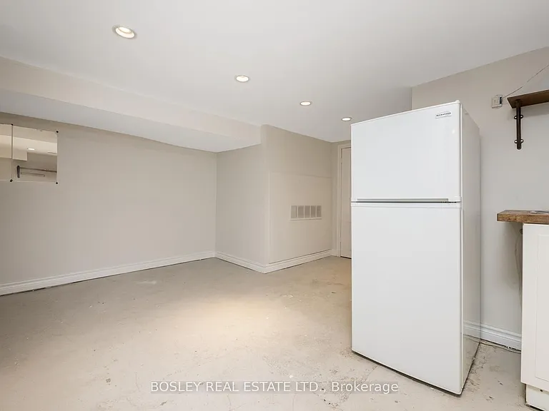 16 Hallam St #BASEMENT — Photo 8