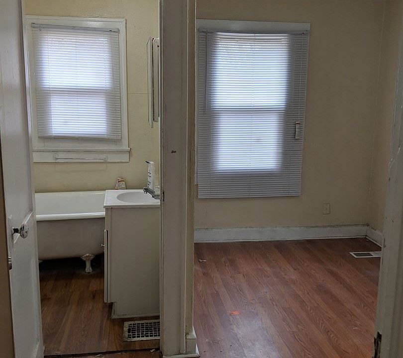 2nd image of 3309 Boulevard Pl
