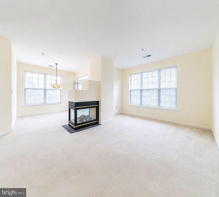 2 bed, 2.0 bath, 1028 sqft, $2,350 — Photo 3