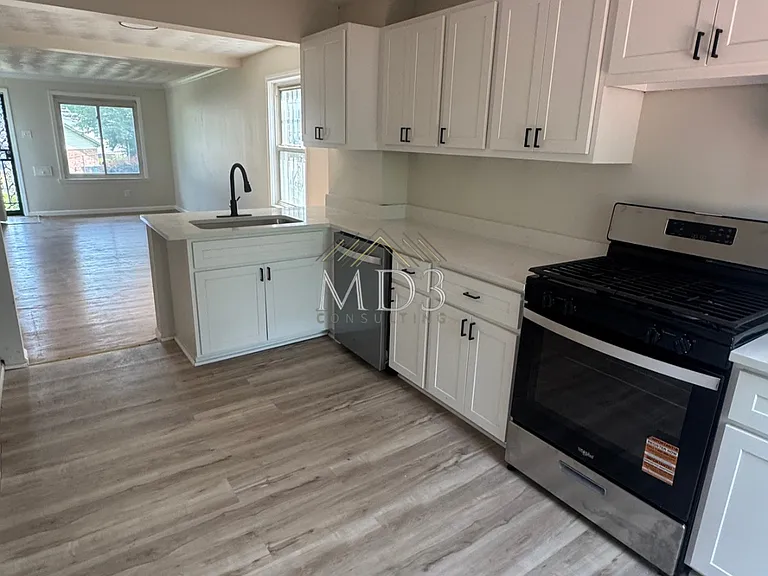 6707 Kenwood Dr — Photo 3