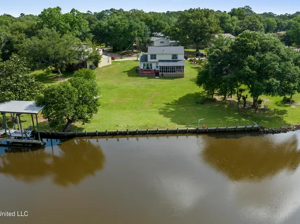 1621 Pat Dr, Gautier, MS 39553