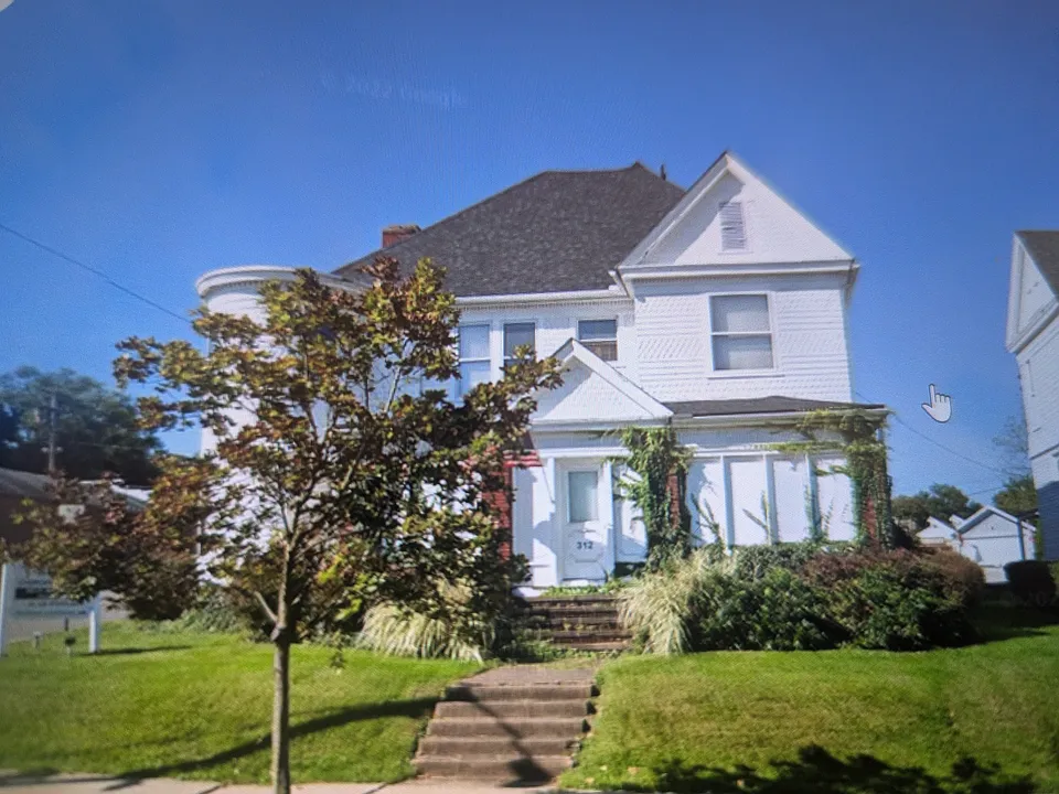 312 Center St