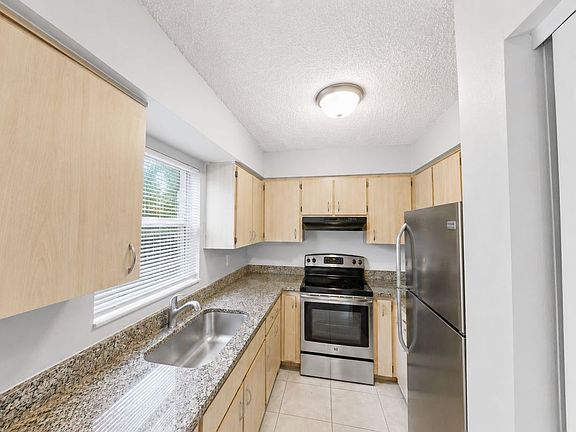 4th image of 10352-10358 Hemlock St #10352