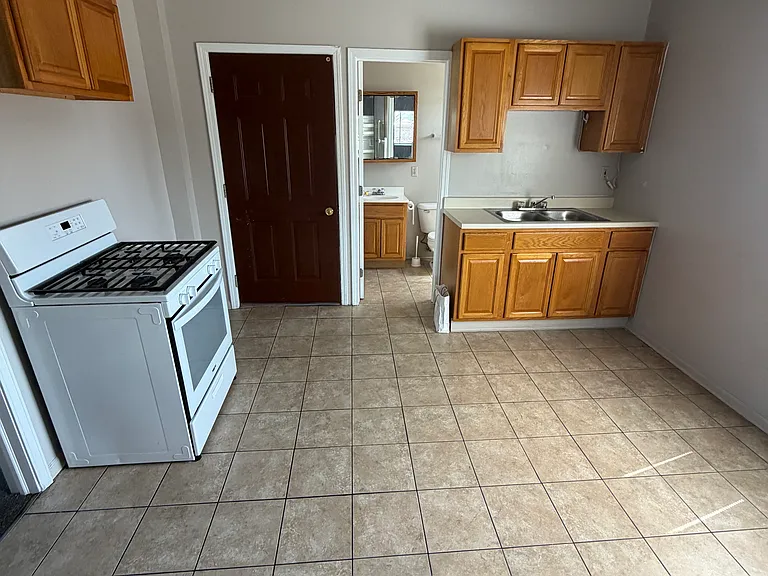 2308 Caniff St #2F — Photo 2