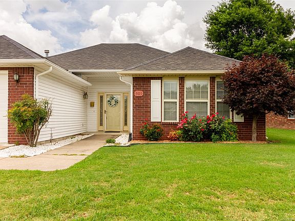 3rd image of 305 Savannah Park