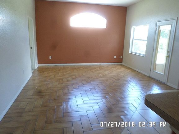 4th image of 1799 SW Day St