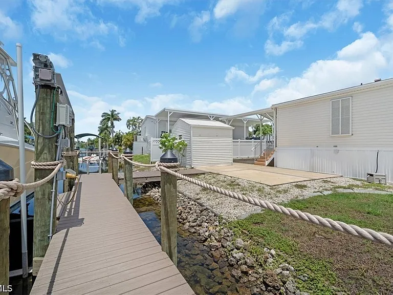 701 Coral Dr — Photo 44