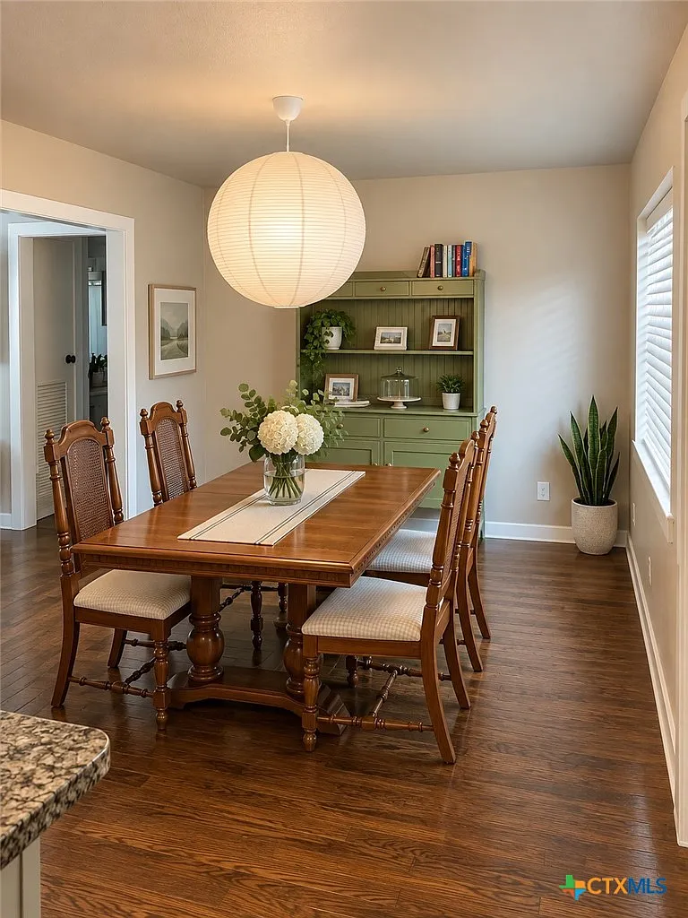 3 bed, 2.0 bath, 1238 sqft, $1,750 — Photo 2