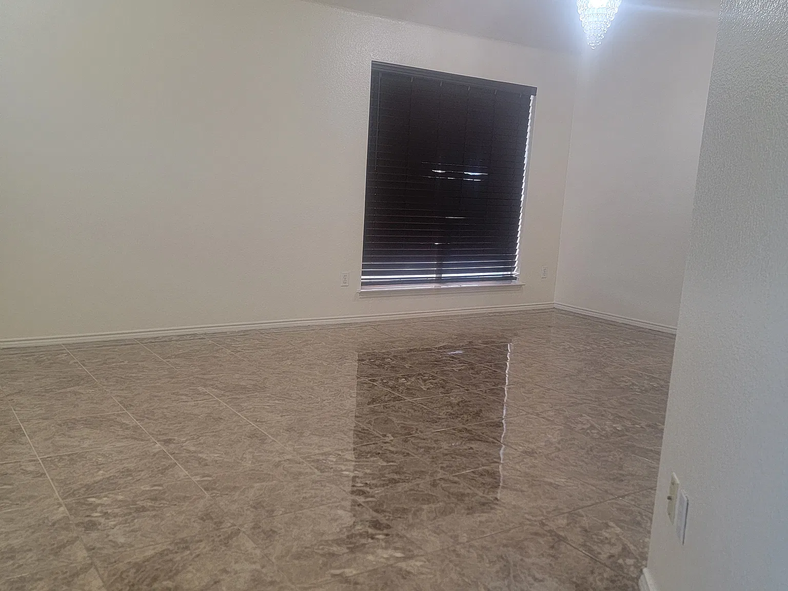 4 bed, 1859 sqft, $2,500 — Photo 4