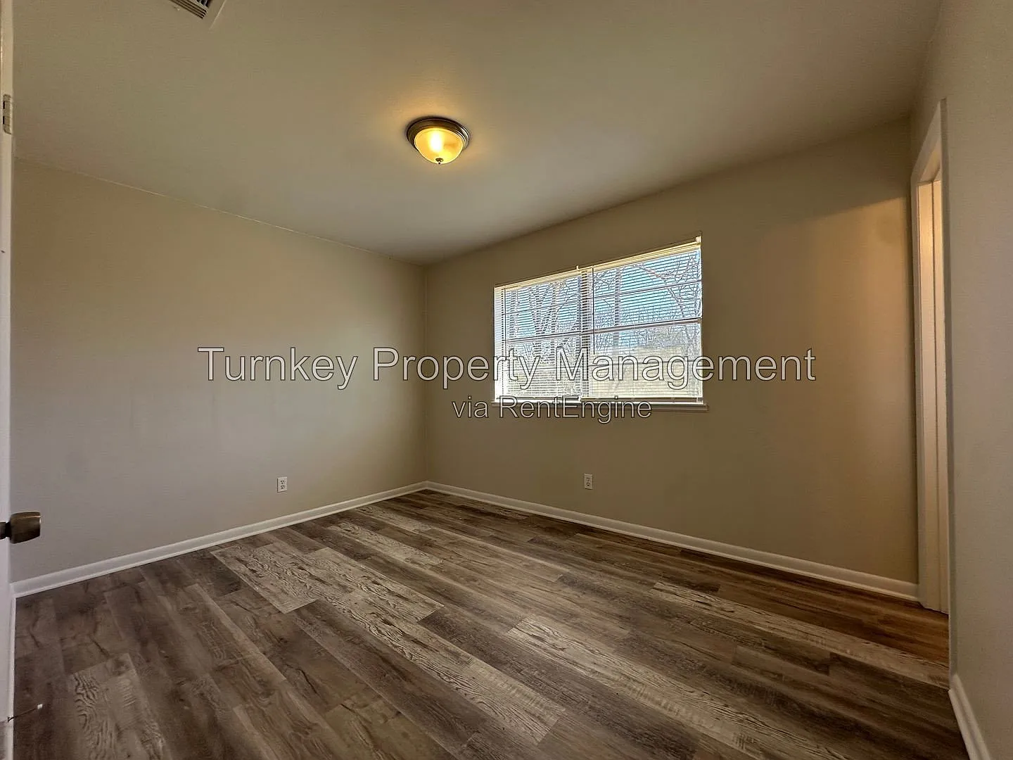 3 bed, 1.5 bath, 1073 sqft, $1,150 — Photo 4