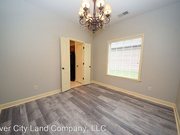 5th image of 10130 Hammersmith Ln