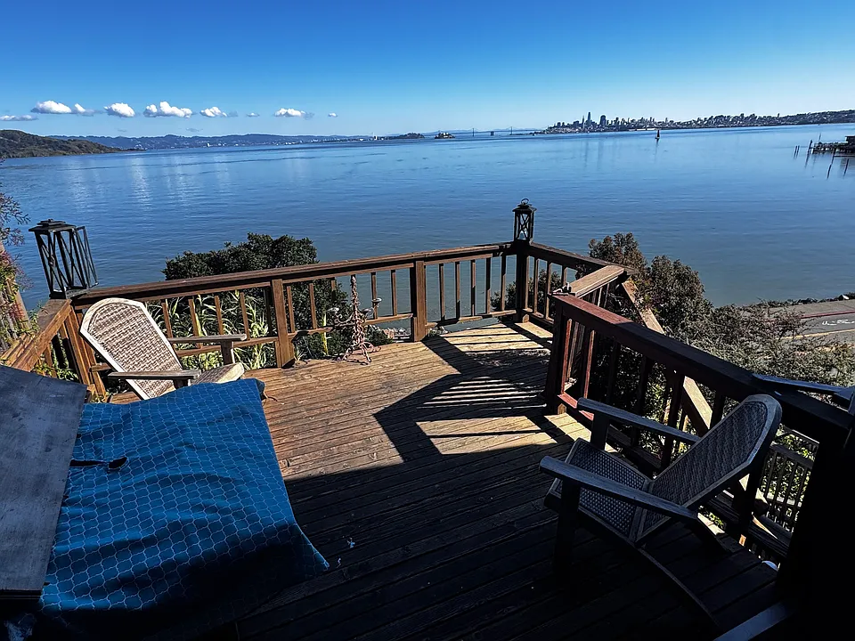 317 Bridgeway