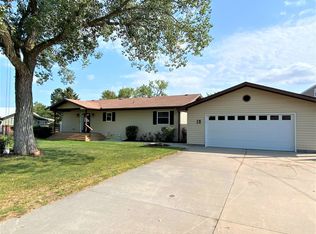 12 Driftwood Dr, Columbus, NE 68601