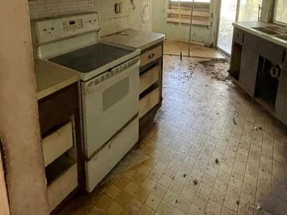 5th image of 110 Gulf Breeze Blvd