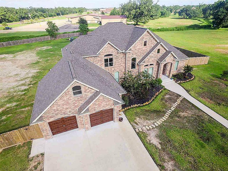 1st image of 105 Colonial Estates Dr