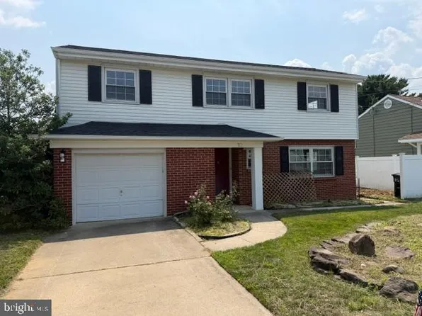 10 Constance Dr, Hamilton, NJ 08620