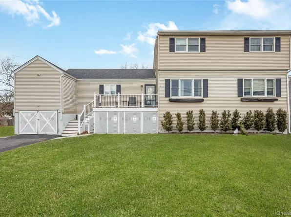 15 Bingham Place, Amityville, NY 11701