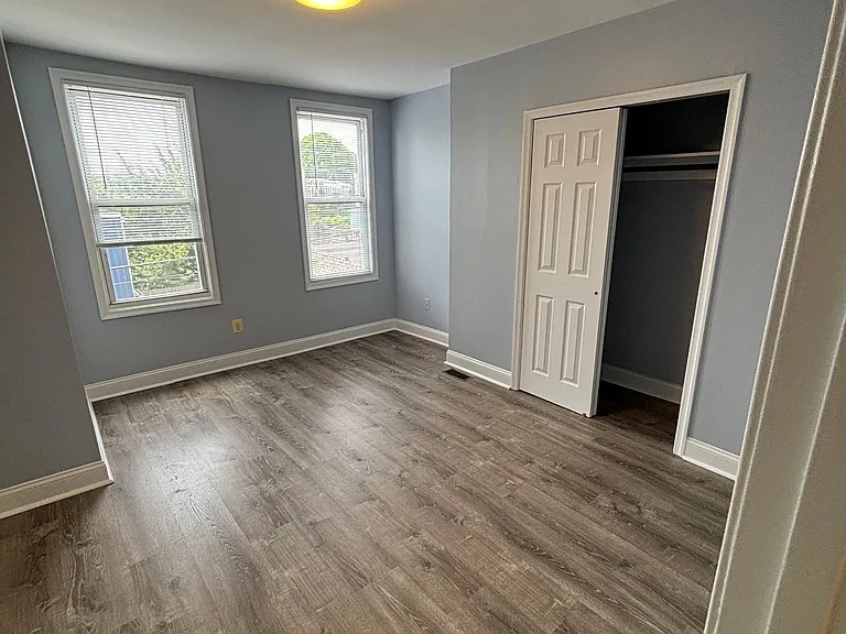 4108 Falls Rd — Photo 8