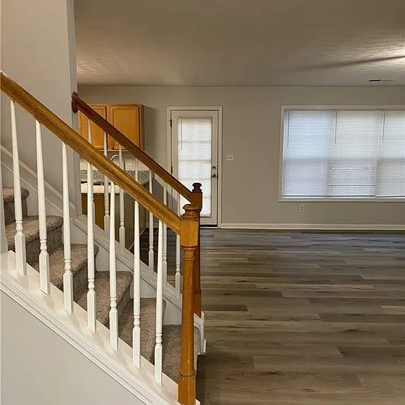 1564 Log Cabin Ln — Photo 3