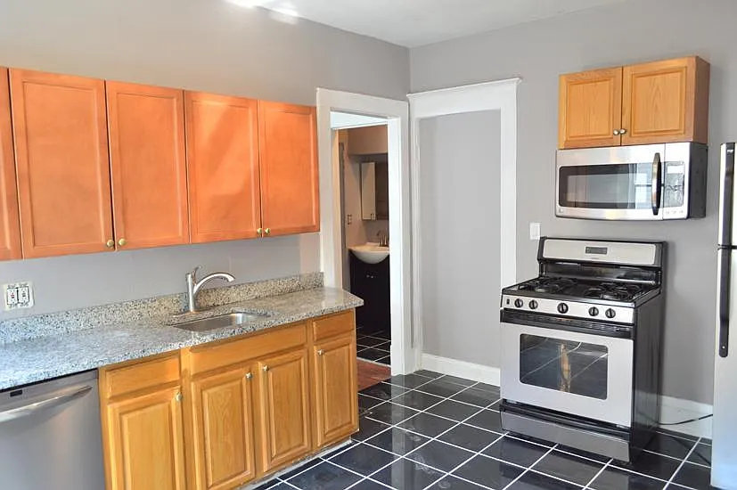5 bed, 2100 sqft, $3,500 — Photo 3