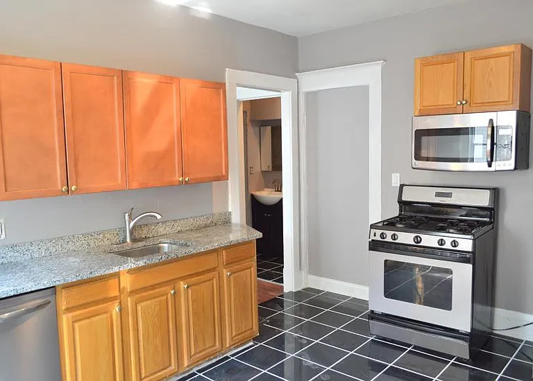 1418 E Genesee St — Photo 3