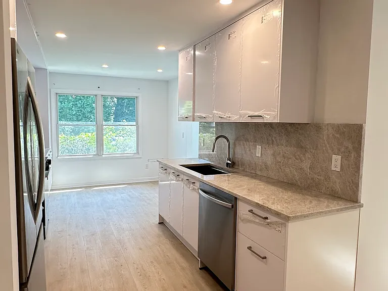 50 Hubbard Ln #7 — Photo 10