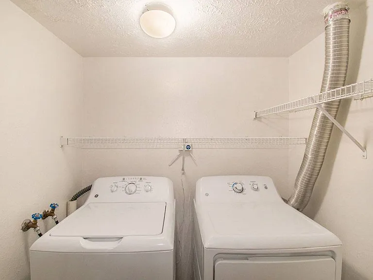 Canal 2 Apartments — Photo 30
