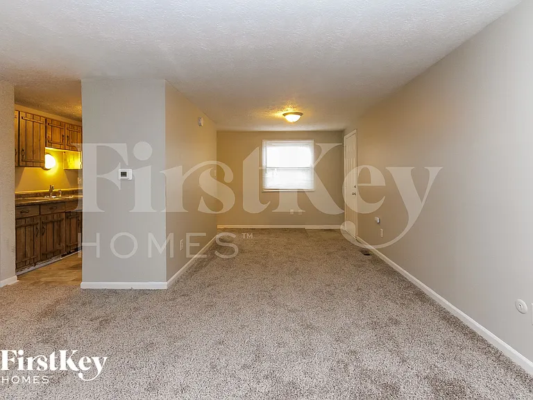 5717 Hacienda Ct — Photo 2