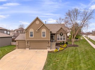 16524 S Lind Rd, Olathe, KS 66062