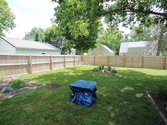 4th image of 17 Broadmoor Dr
