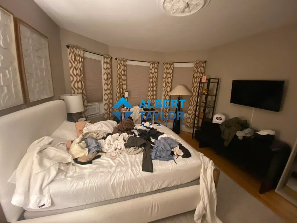 6 bed, 9999 sqft, $10,800 — Photo 2