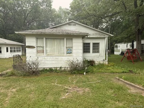 3287 Port Austin Rd, Port Austin, MI 48467