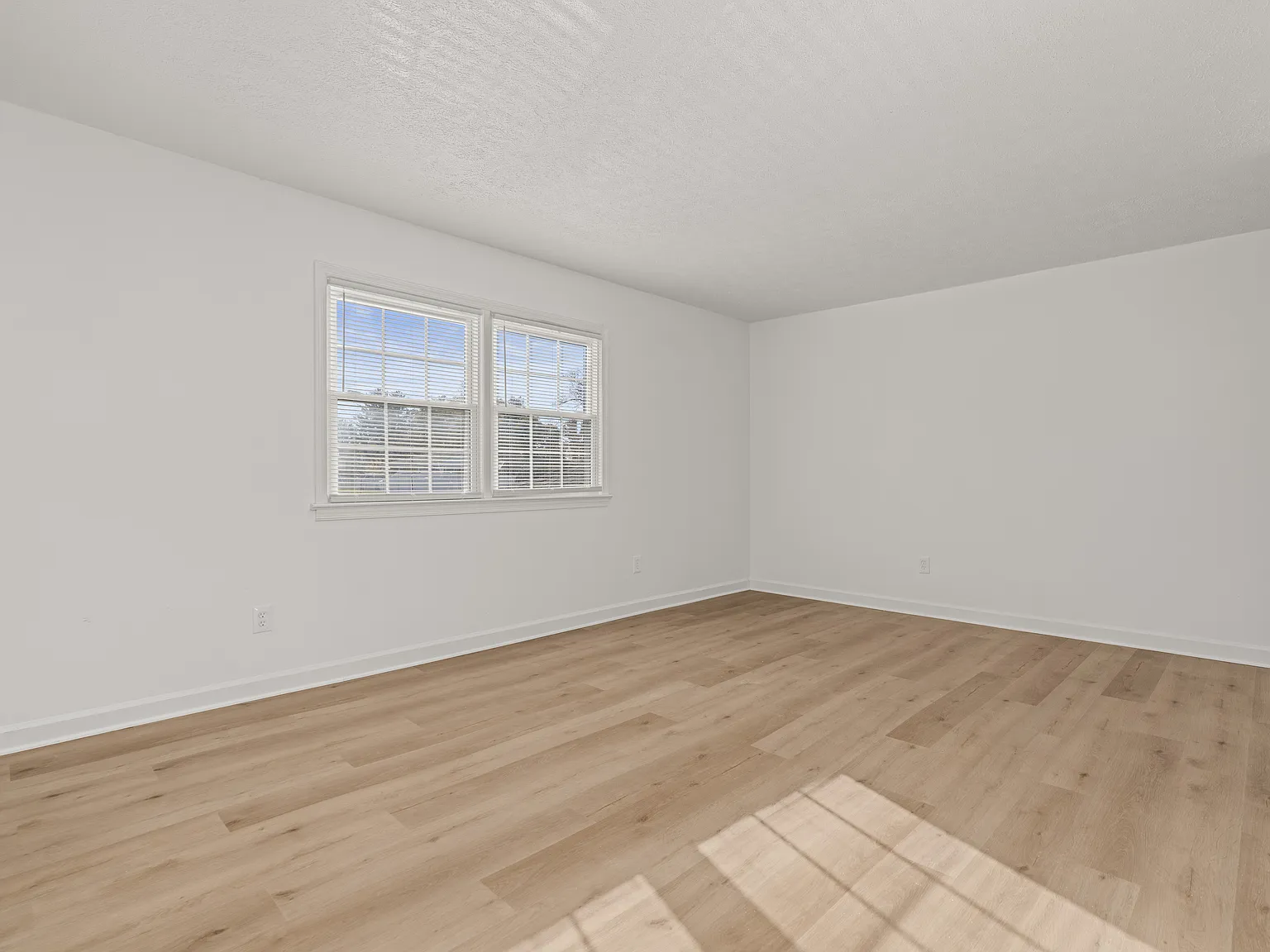 Summercrest Apartments — Photo 4