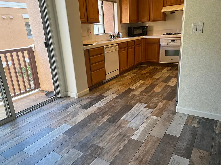 406 Charlott Ln — Photo 4