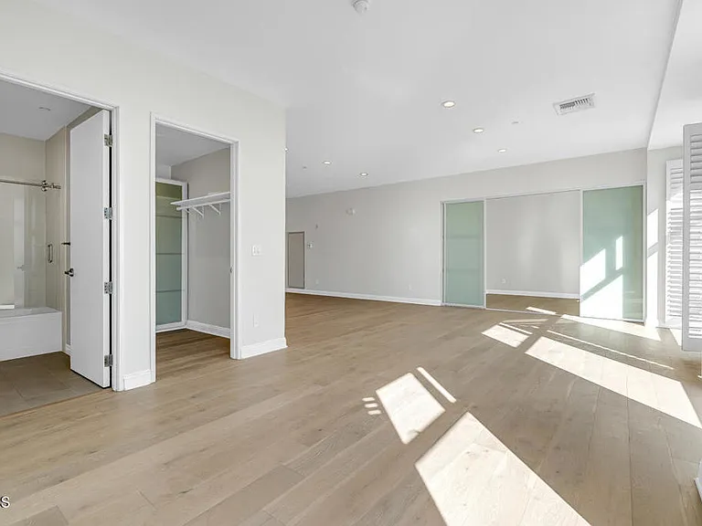 801 S Grand Ave #1710 — Photo 37