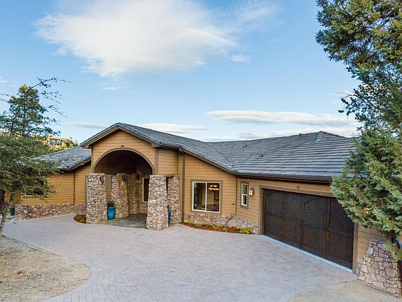 3rd image of 759 Woodridge Ln