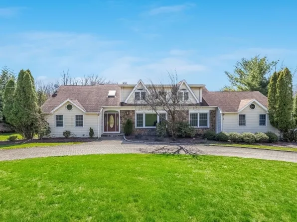 14 E Greenbrook Rd, North Caldwell Boro, NJ 07006